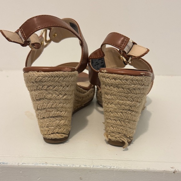 Jones New York Tan Leather Wedge Sandals Size 7 - Picture 4 of 8